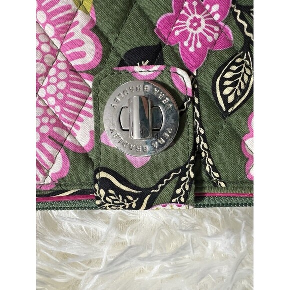 NWT Vera Bradley Turn Lock Wallet In Olivia Pink Pattern Floral Zip Around - Picture 2 of 9